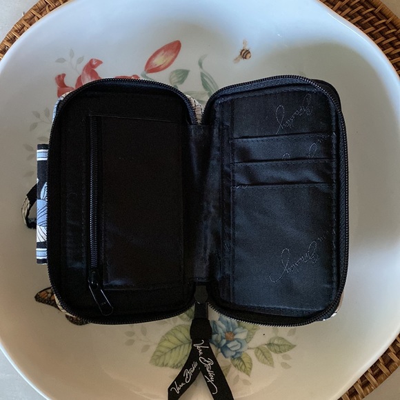 🌻SALE 🌻Phone / card case - Picture 2 of 6